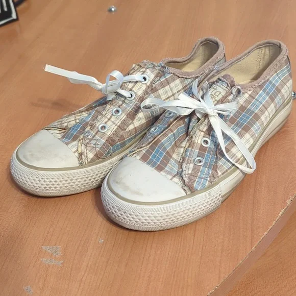 Gotta Flurt Girls Sneakers - Picture 1 of 7